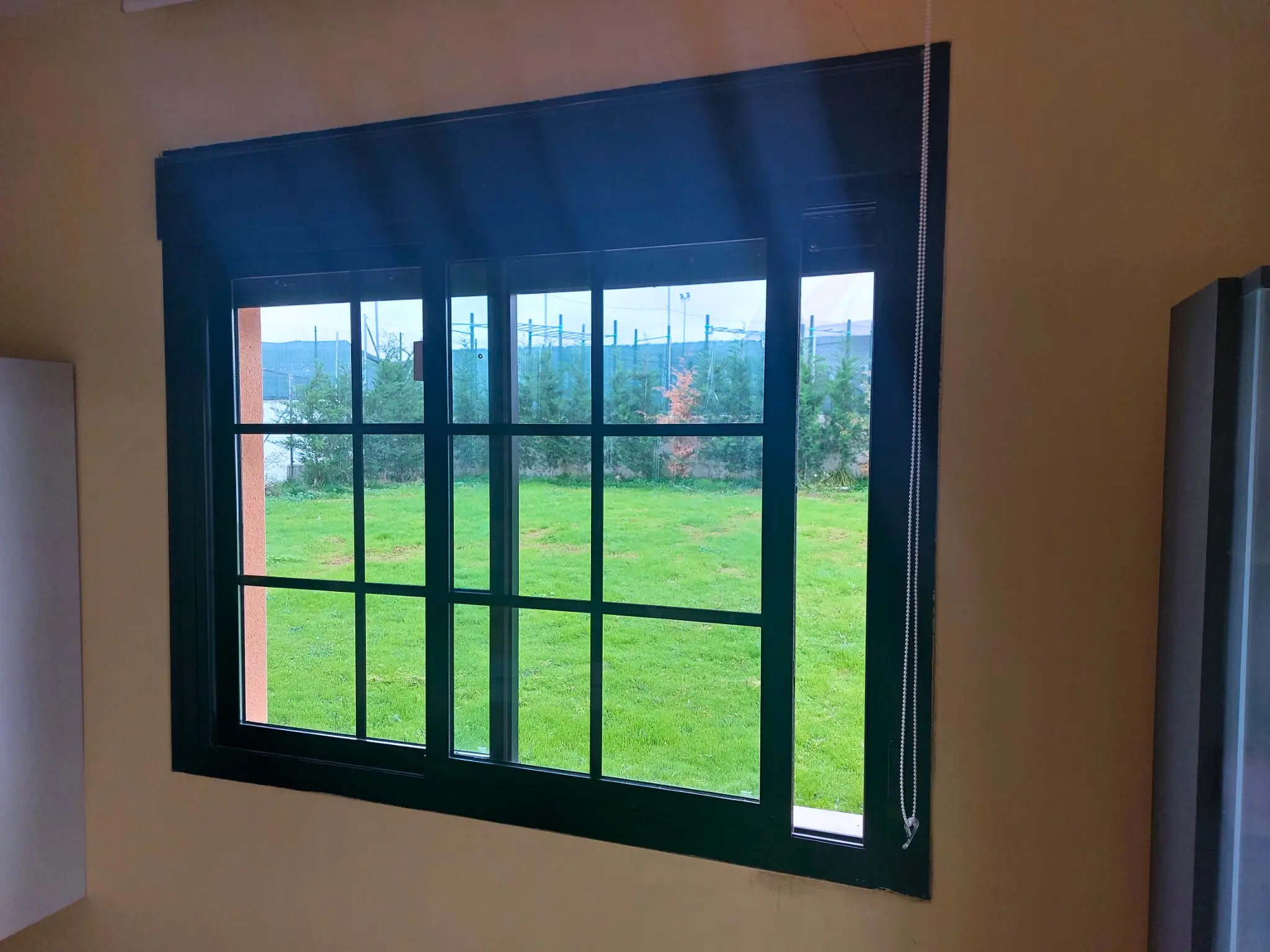 Ventanas que decoran: cómo integrar el color y el diseño en la estética de tu hogar 5 Ventanas que decoran: cómo integrar el color y el diseño en la estética de tu hogar 4