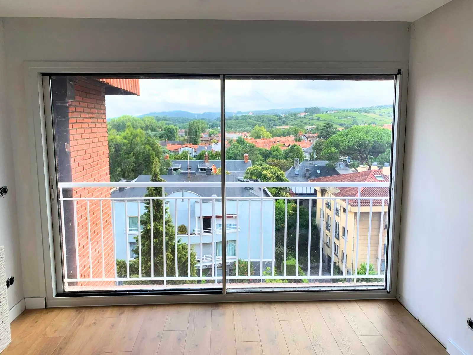 Ventanas que decoran: cómo integrar el color y el diseño en la estética de tu hogar 1 Ventanas que decoran: cómo integrar el color y el diseño en la estética de tu hogar